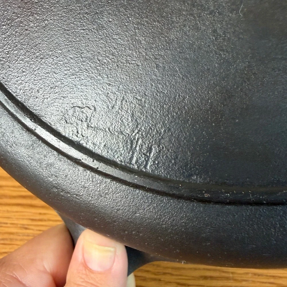 Vintage Unmarked Wagner No 7 Cast Iron Skillet with Heat Ring and C Mark Black